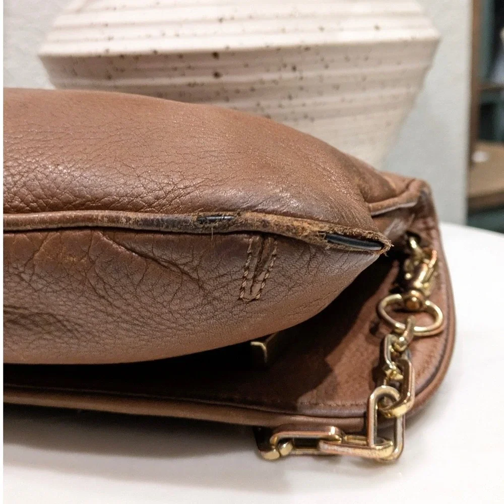 Tory Burch Amanda Clutch Bag Royal Tan Leather Gold Logo Chain Crossbody